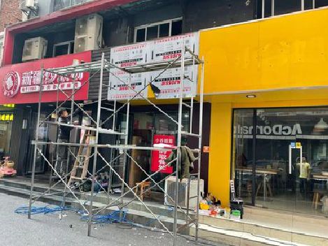 巧家制作广告招牌如何避免它发黄？